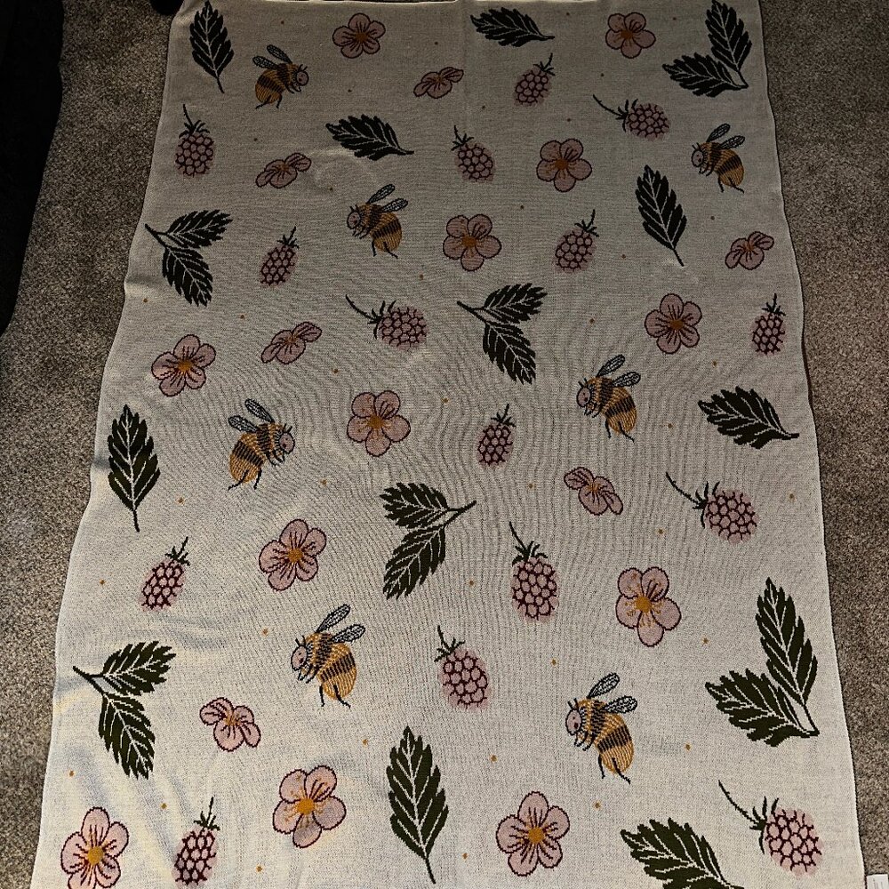 Kassadecor by Kassatex Throw Blanket Bee Fruit & Floral Reversible 52" X 70" EUC